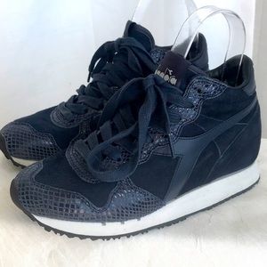 Navy blue Diadora sneakers